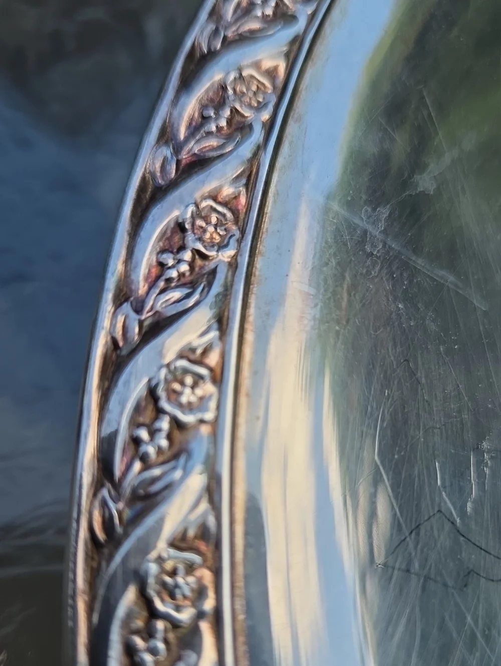 Vintage Wm.Rogers & Son Spring Flower Silverplate Round Serving Tray Platter 12